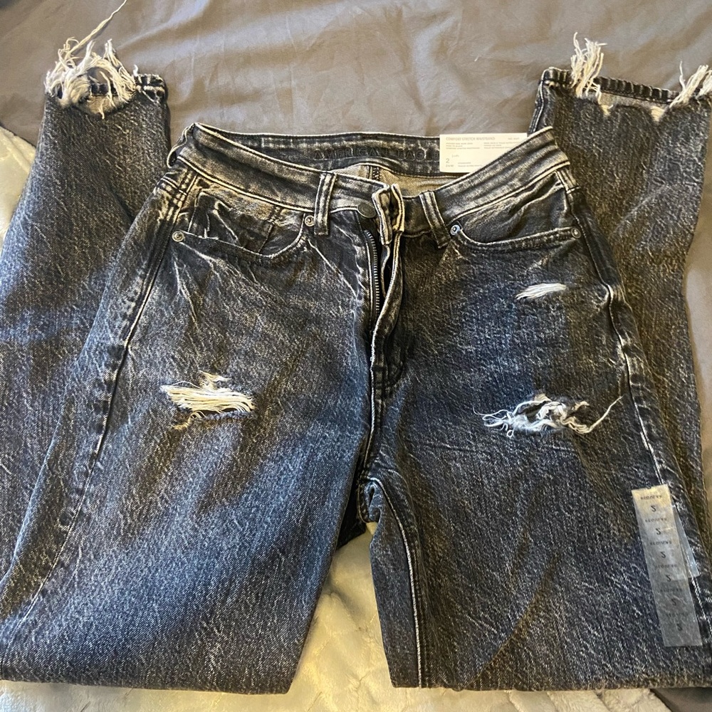 Never worn American eagle ripped black jeans